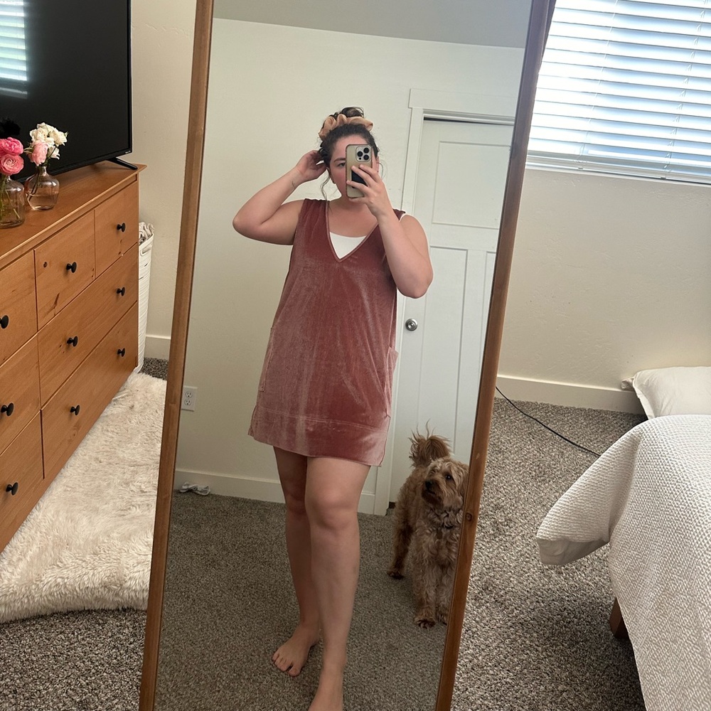 Pink velvet jumper with pockets